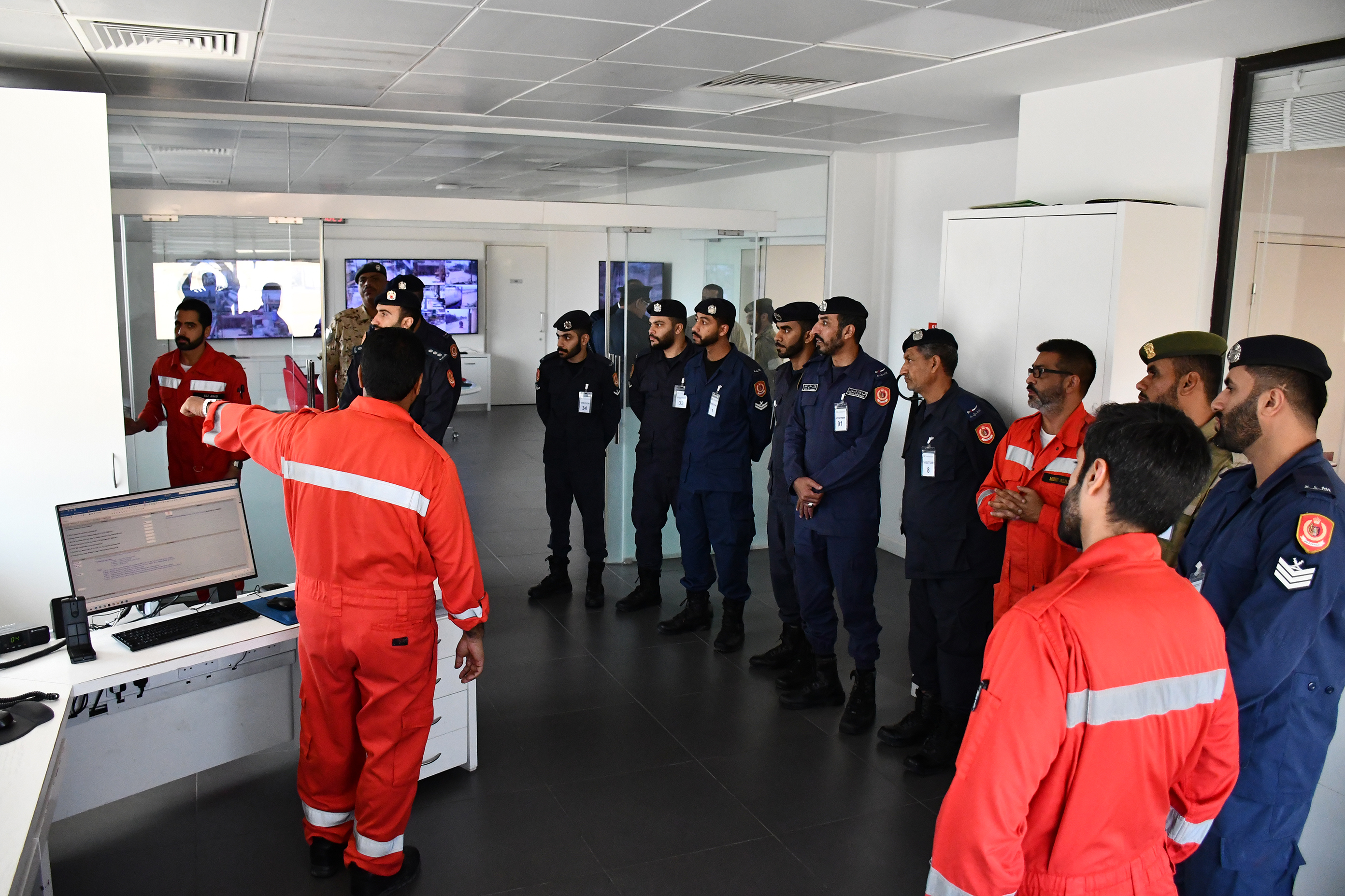 الإدارة العامة للدفاع المدني تنظم دورة تدريبية حول تقنيات واستراتيجيات الإطفاء في المنشآت الصناعية<